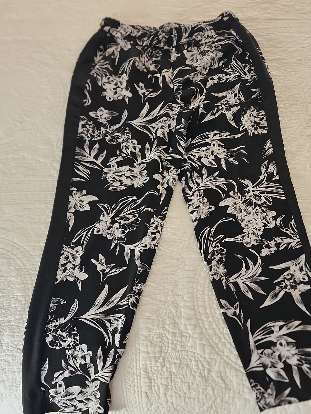 White House Black Market Black and White Floral Jogger Style Pants